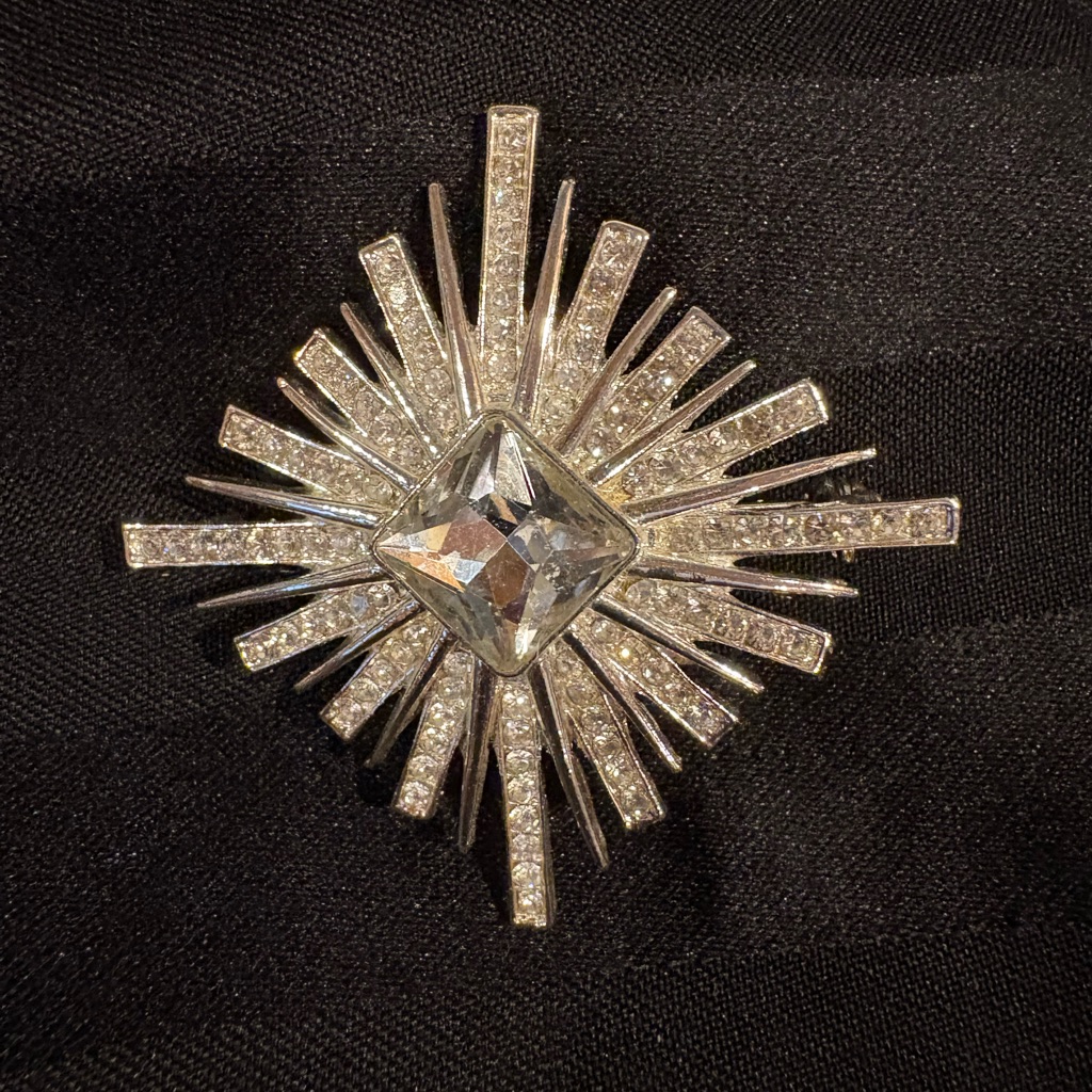 Vintage-Style Kenneth Jay Lane Silver Crystal Starburst Brooch 25$